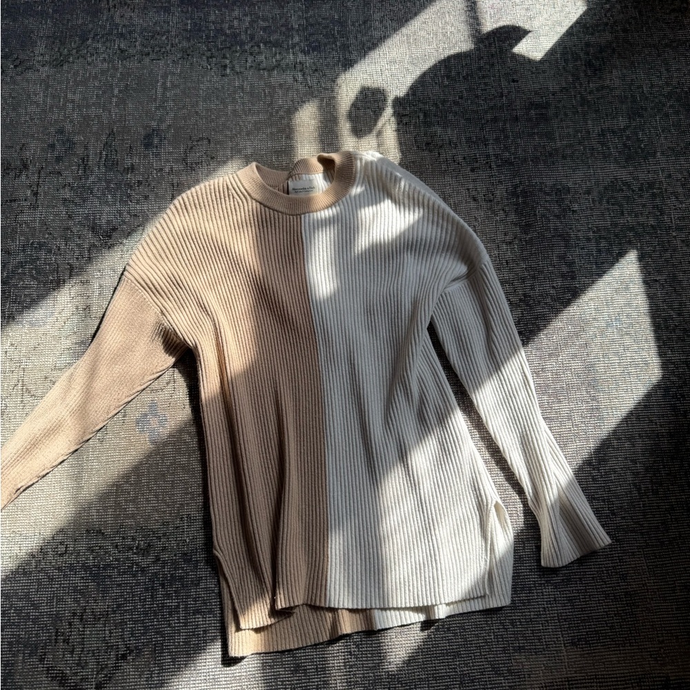 Abercrombie & Fitch Two-Tone Ribbed Sweater in Beige and Cream